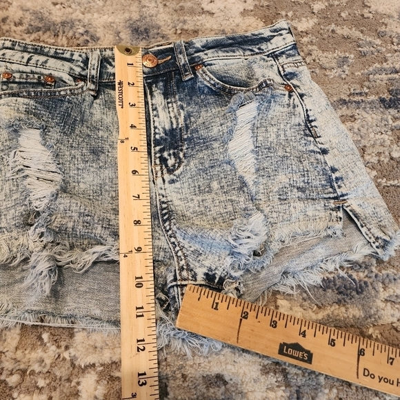 Almost Famous highrise acid wash jean shorts. - Picture 11 of 13